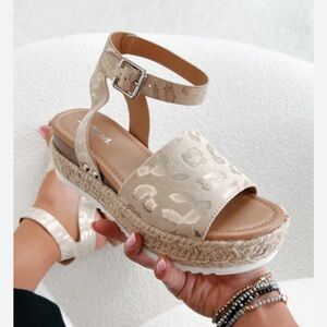 SODA Open Toe Platform Sandals Metallic Leopard Print Size 7